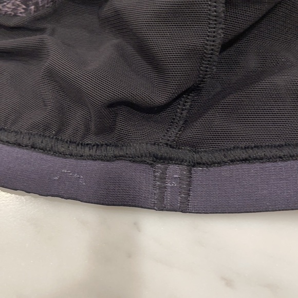 Lululemon Scoop Neck Tank Top built in sports bra size 4. - Picture 6 of 10